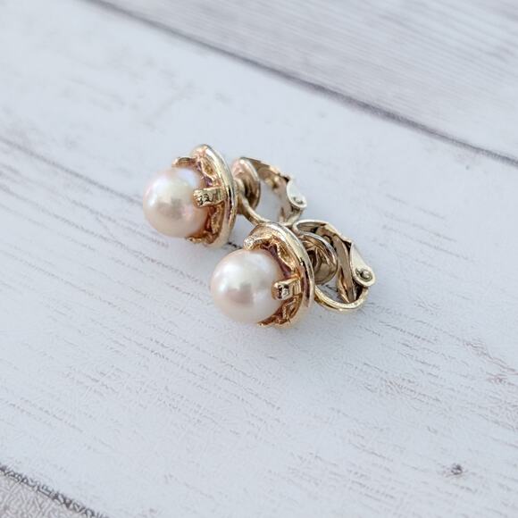Vintage Clip On Earrings Stylish & Elegant Faux Pearl Set in Gold Tone - Picture 2 of 5